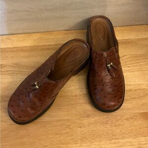 Ariat Brown Women’s Leather Clogs With Tasseled Accents